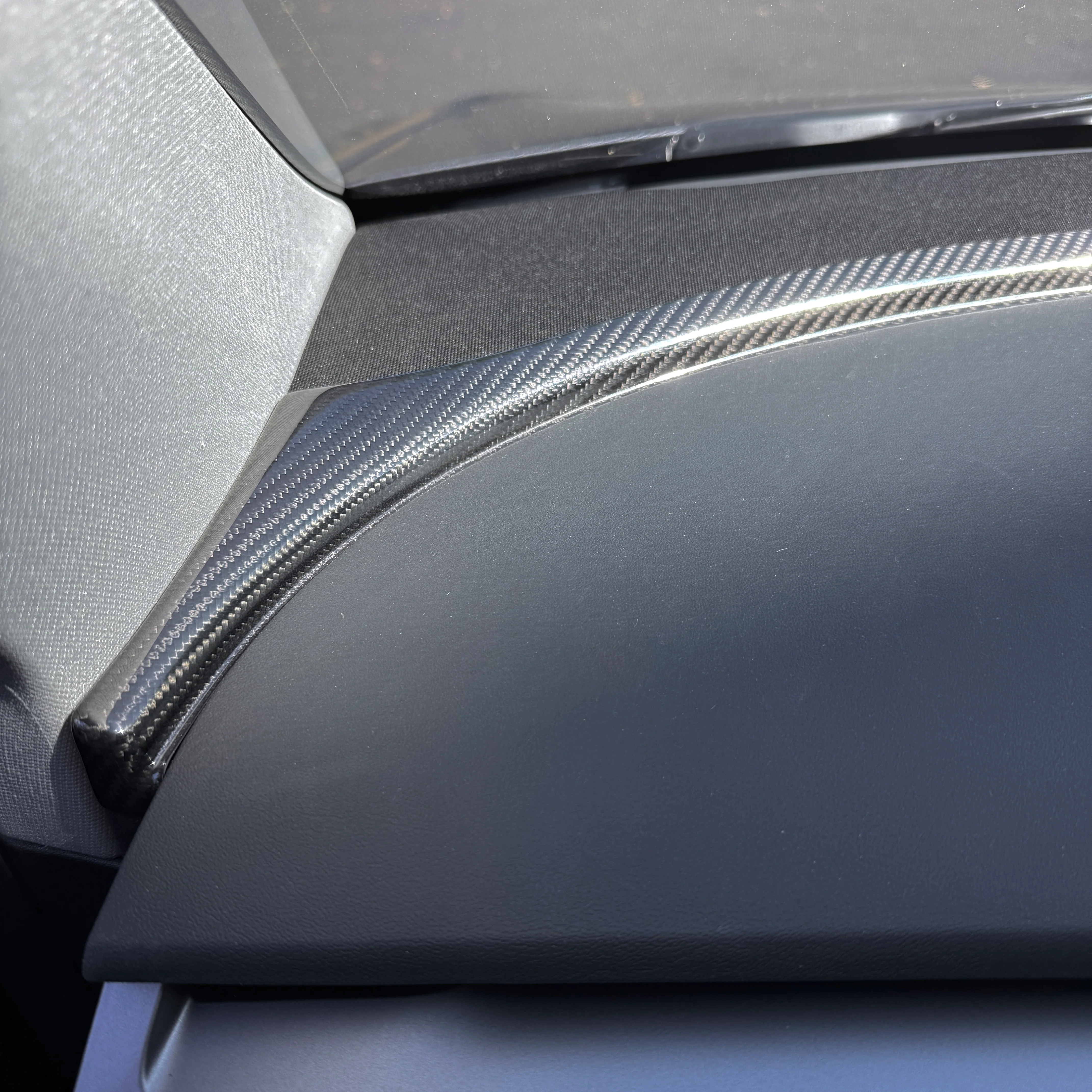Model 3 & Y* Upper Dashboard Overlay (2 Pieces) - Real Dry Molded Carbon Fiber - Image 6