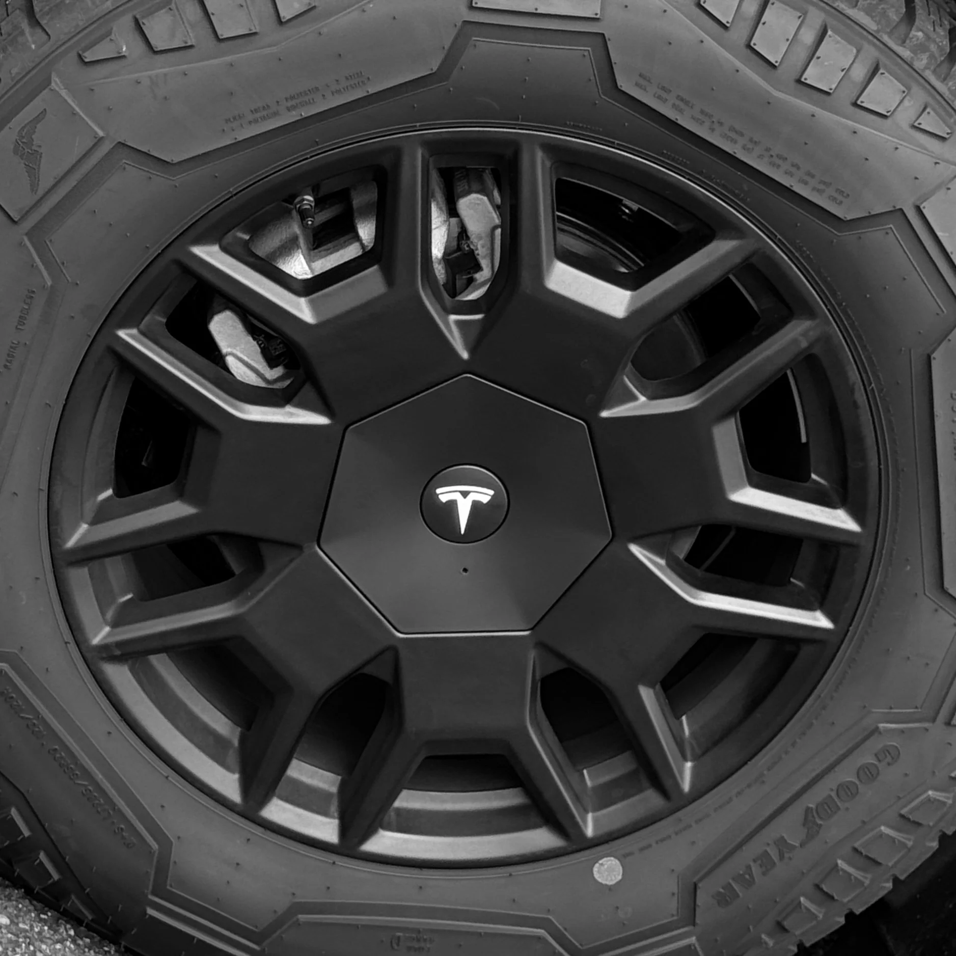 Cybertruck Heptagon Center Wheel Caps & Lug Nut Covers (Set of 4) - Version 1.0 - Image 4