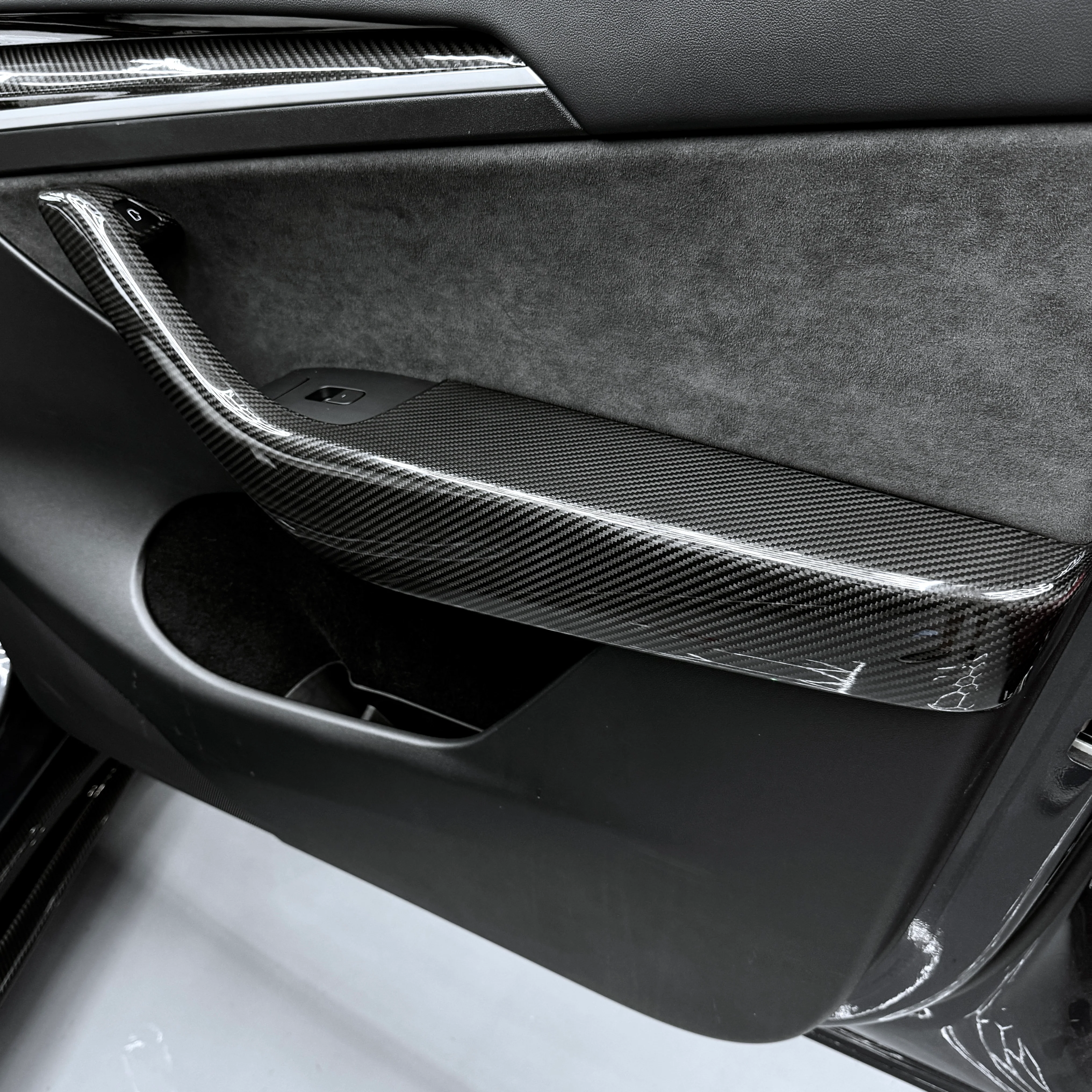 2020-2025 | Model Y Front & Rear Door Armrest Overlays (4 Pieces) - Real Dry Molded Carbon Fiber - Image 13