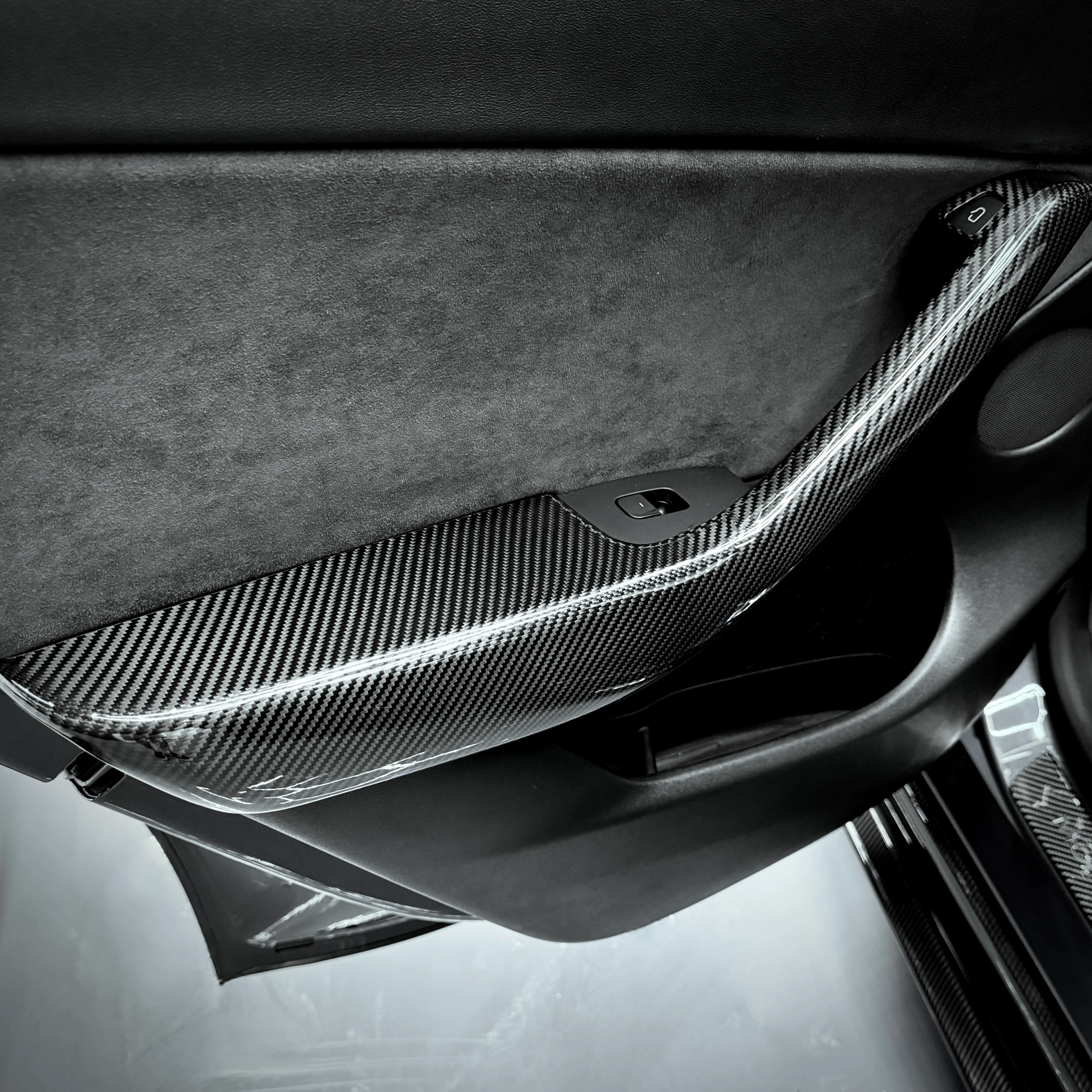 2020-2025 | Model Y Front & Rear Door Armrest Overlays (4 Pieces) - Real Dry Molded Carbon Fiber - Image 15