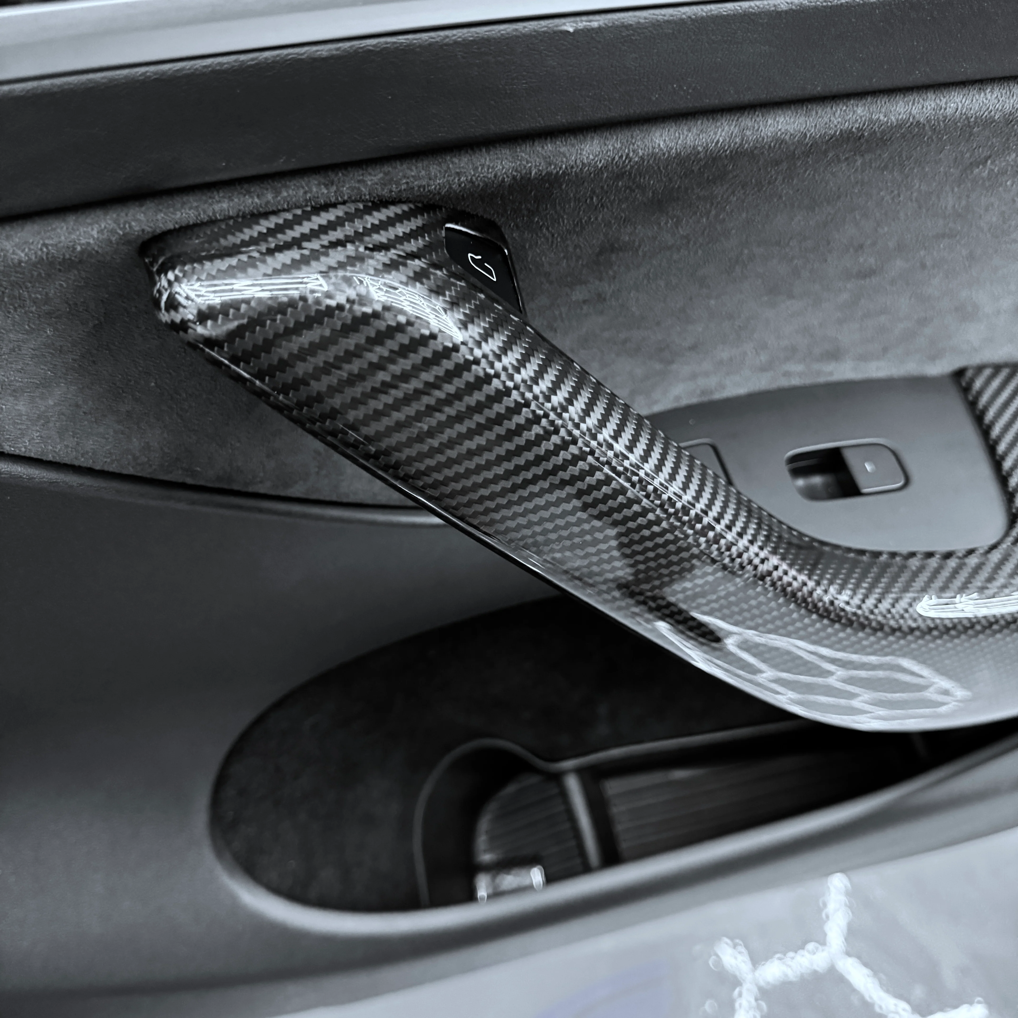 2020-2025 | Model Y Front & Rear Door Armrest Overlays (4 Pieces) - Real Dry Molded Carbon Fiber - Image 17