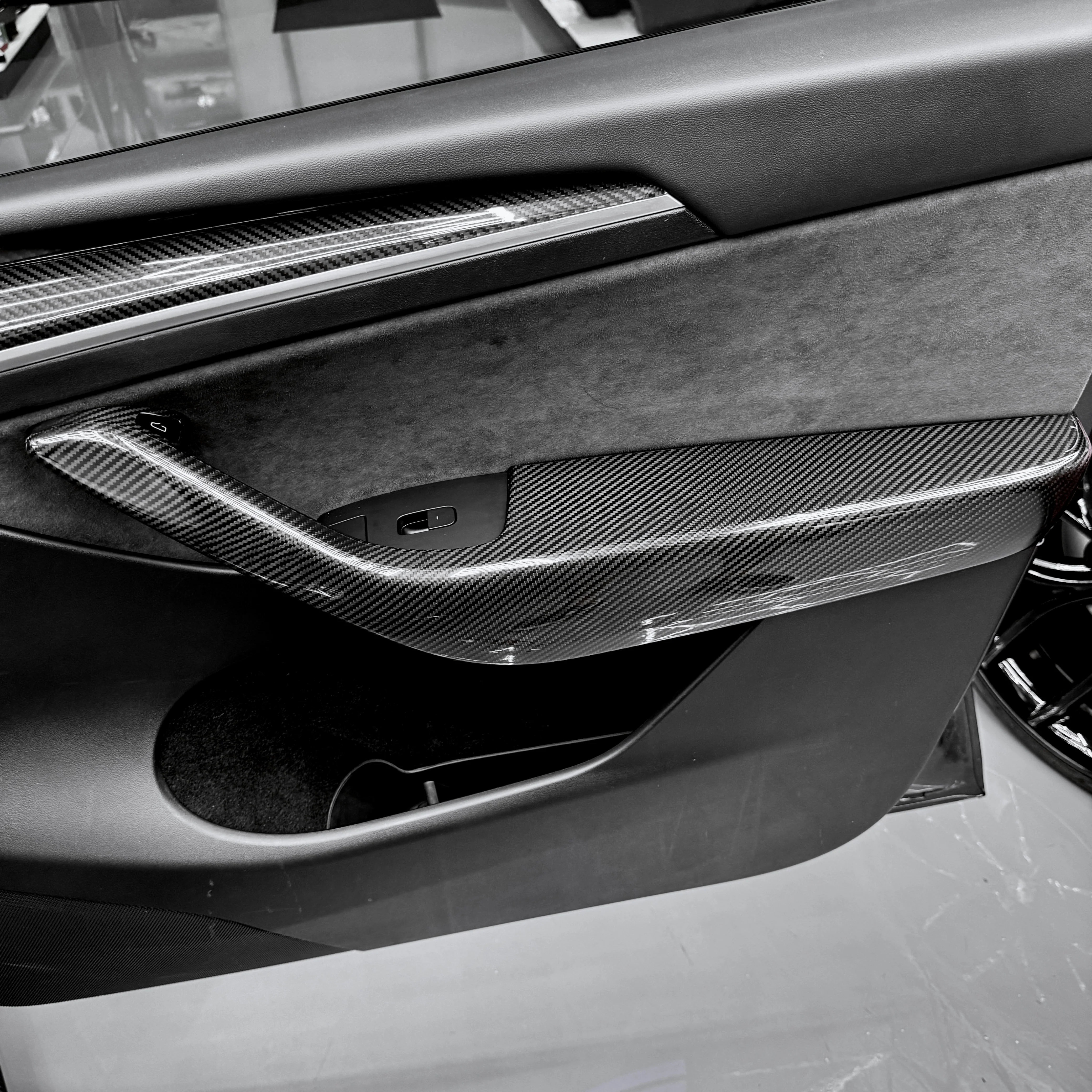 2020-2025 | Model Y Front & Rear Door Armrest Overlays (4 Pieces) - Real Dry Molded Carbon Fiber - Image 4