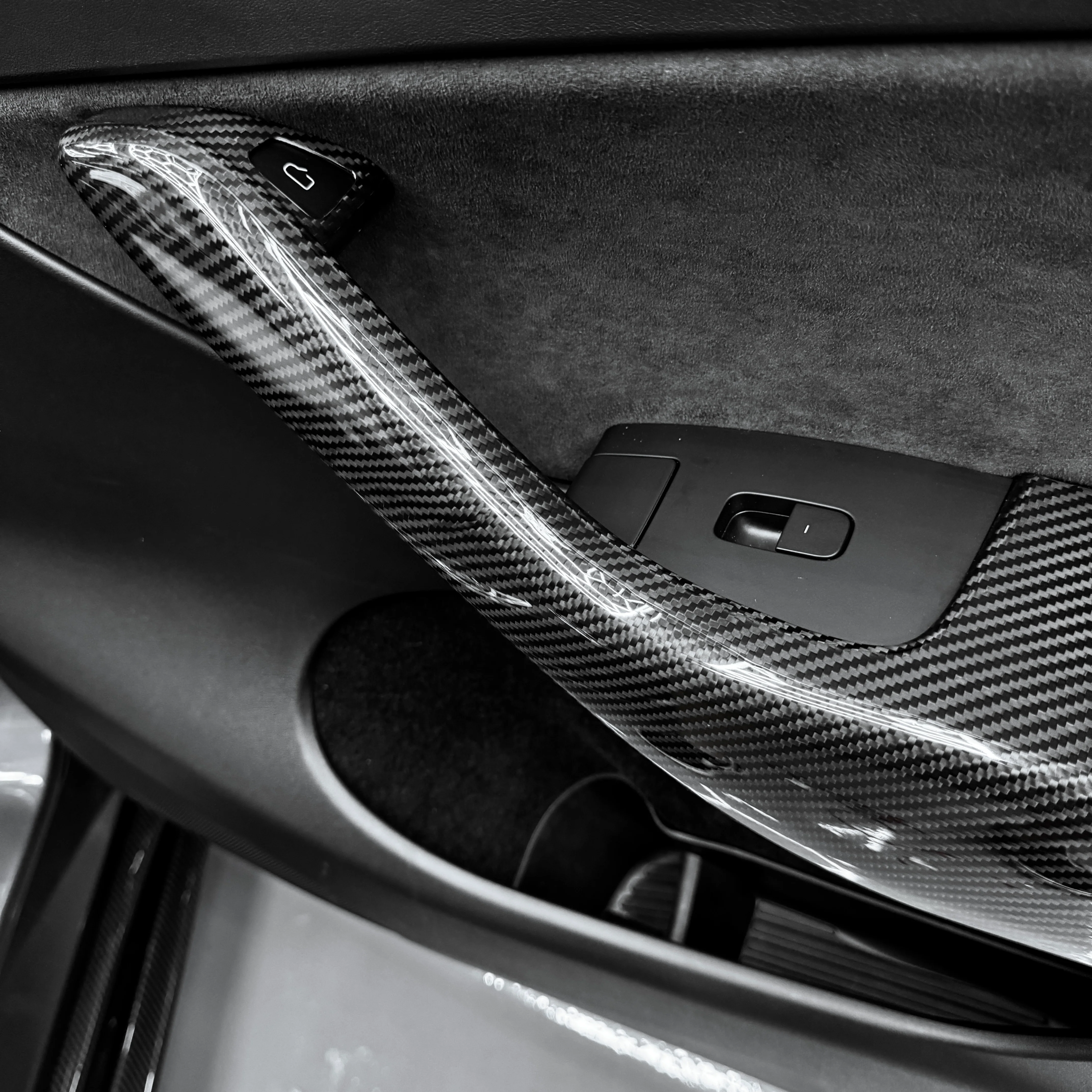 2020-2025 | Model Y Front & Rear Door Armrest Overlays (4 Pieces) - Real Dry Molded Carbon Fiber - Image 5