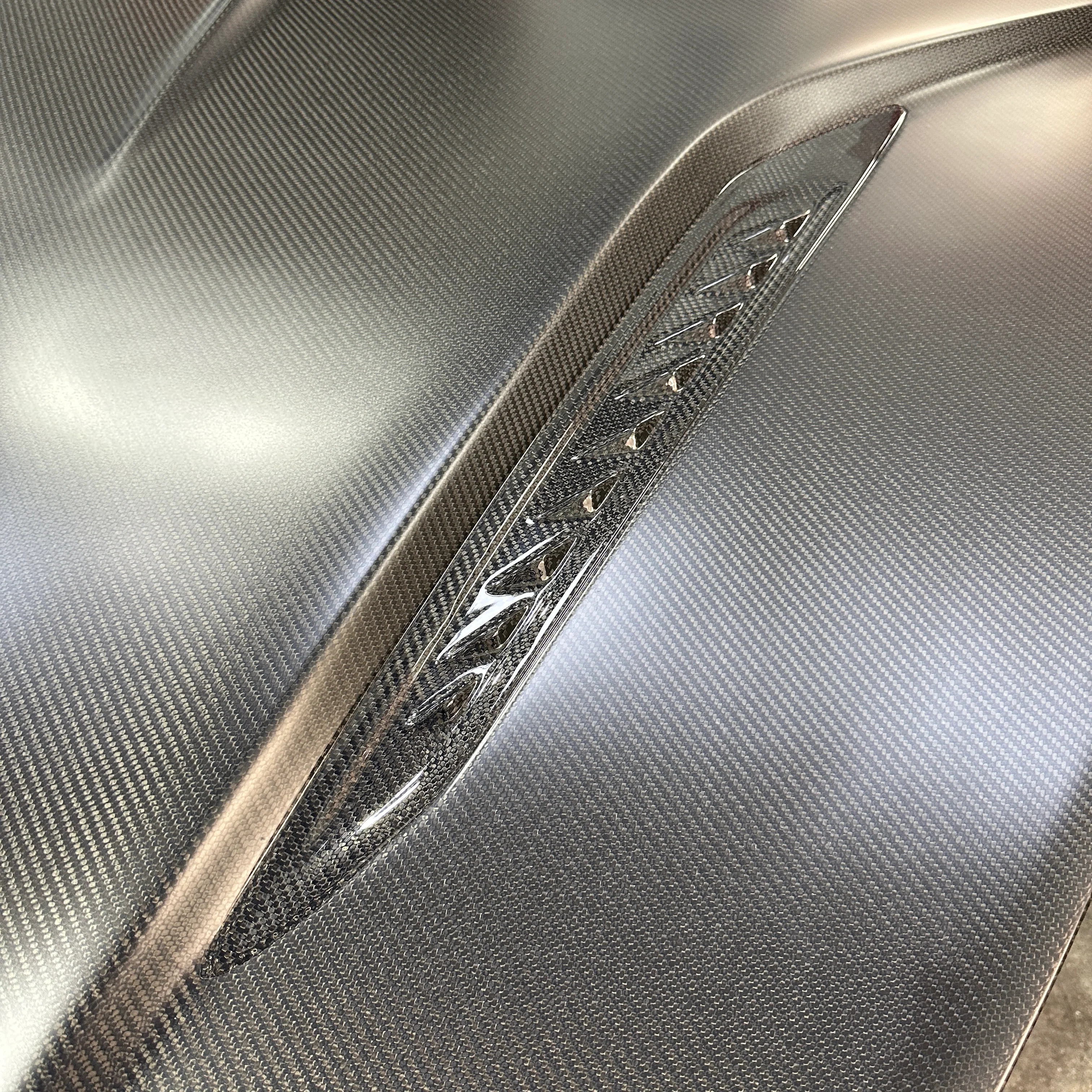 2017-2023 | Model 3 Viento Shark Tooth Hood - Dual Layer Clear Bra- Real Molded Carbon Fiber - Image 12