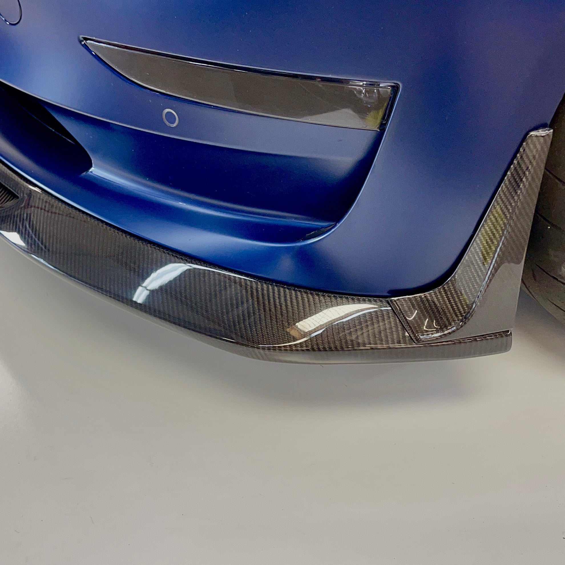 2017-2023 | Model 3 Razzo Aero Front Lip (3 Pieces with 2 Flanges).- Real Molded Carbon Fiber - Image 4