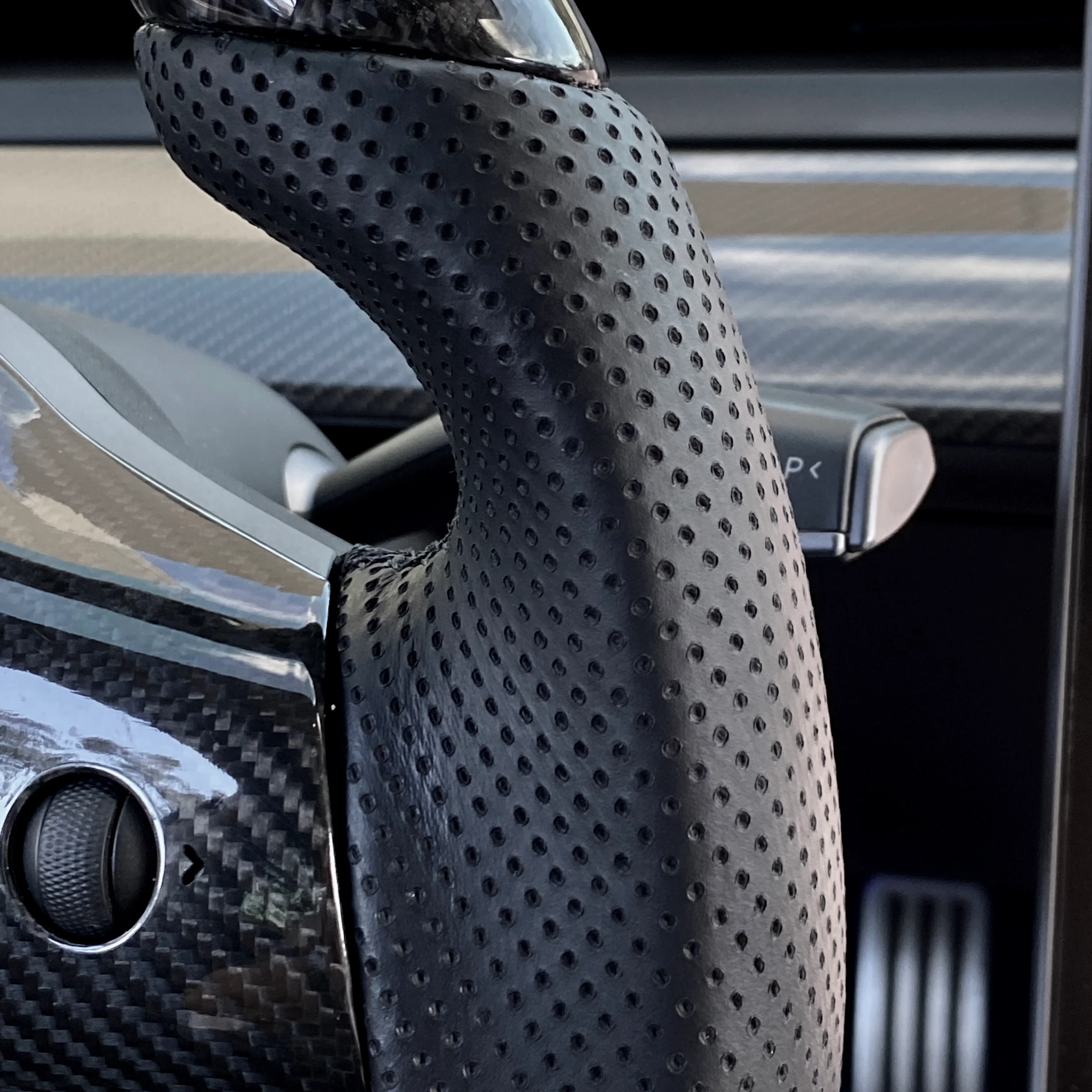 Model 3 & Y - Sport Grip Steering Wheel - Real Molded Carbon Fiber - Image 14