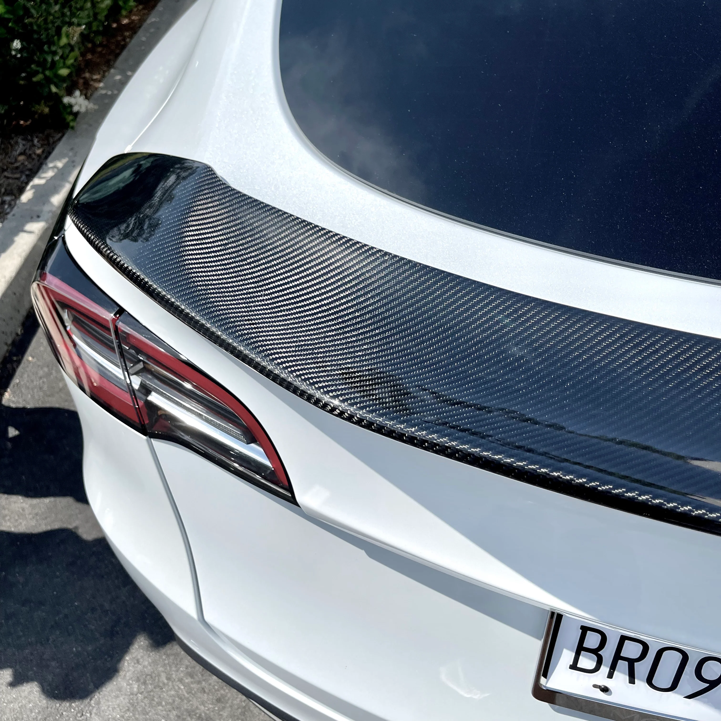 2020-2025 | Model Y Jupiter V-Style Spoiler - Real Molded Carbon Fiber - Image 3