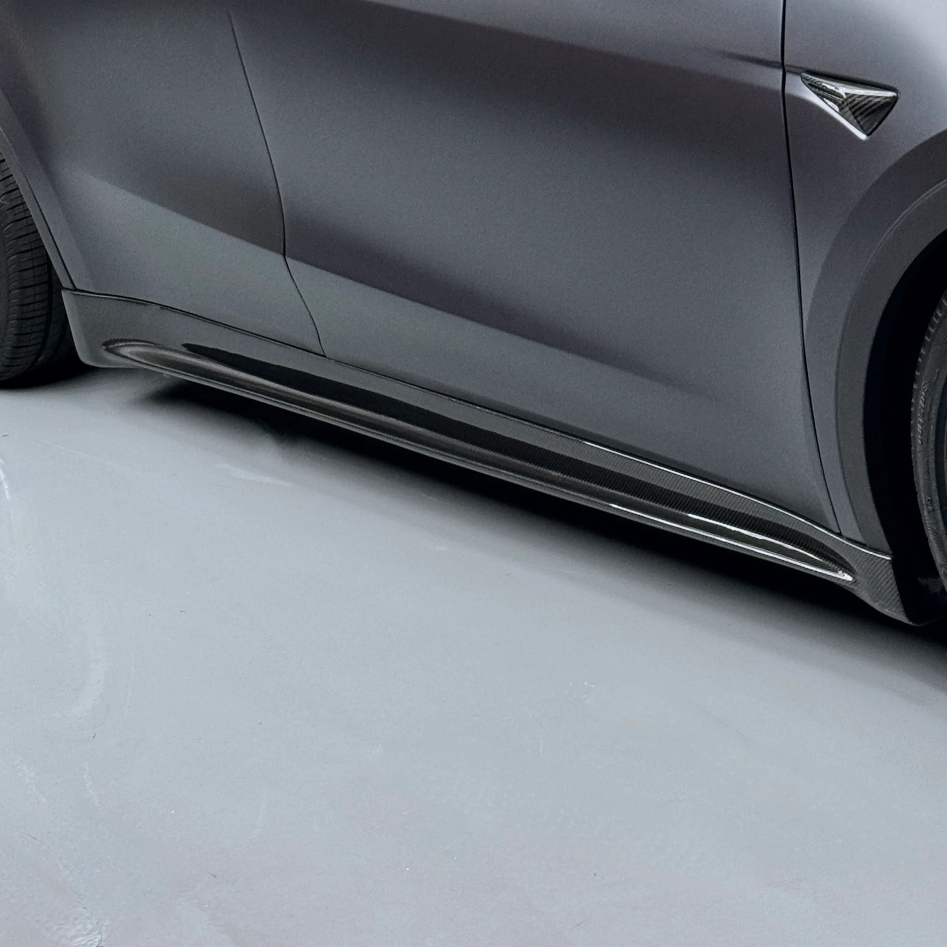 2020+ | Model Y Colossal Side Skirt Overlays - Real Dry Molded Carbon Fiber - Image 6